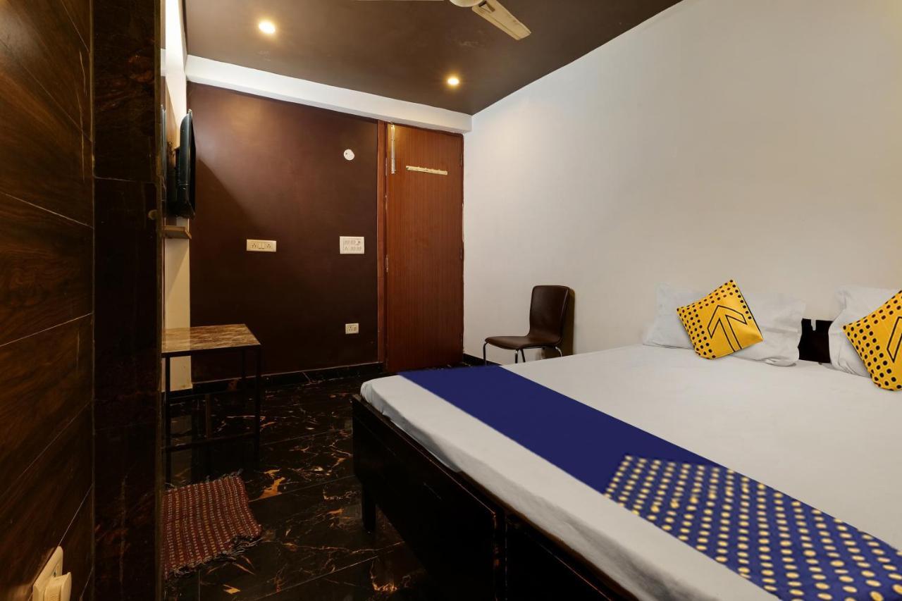 Oyo Flagship 81486 Hotel Mahalaxmi Guesthouse New Delhi Eksteriør bilde